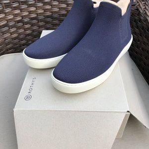 Rothy’s Chelsea Sneaker in Nightfall, size 9